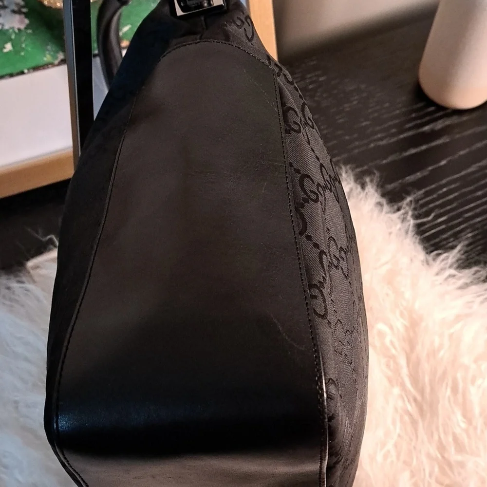 Gucci GG Canvas Shoulder Bag with COA EUC - Picture 12 of 17